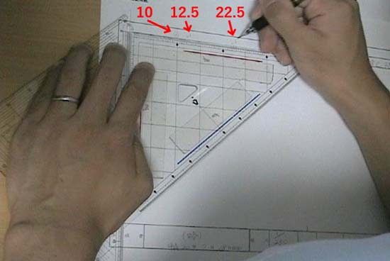 各階平面図に1階の横線を引く①